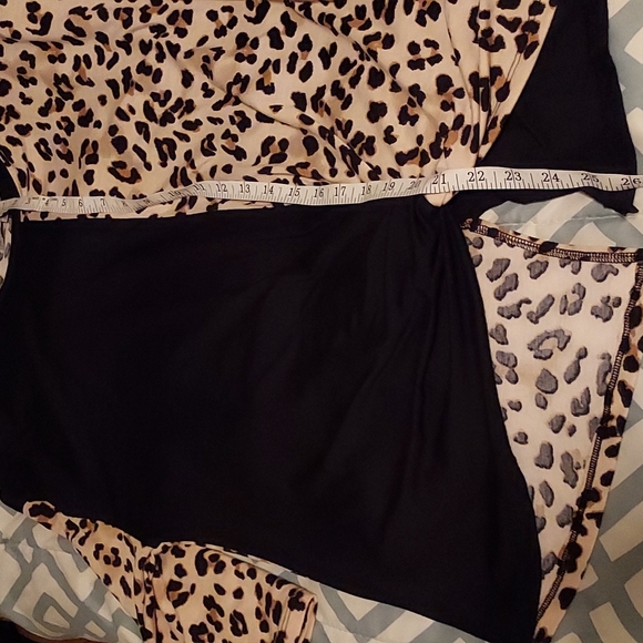 Womens leopard print absolutely famous shirt - Picture 6 of 7